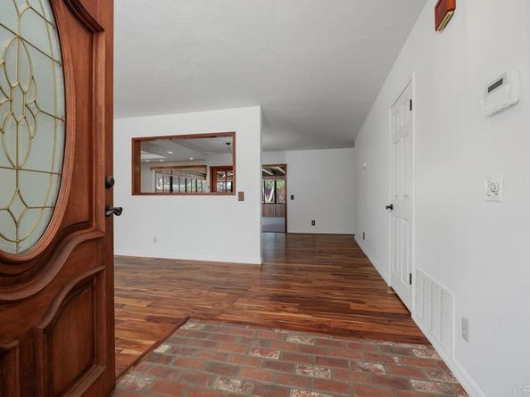 1541 Lauralynn Place, Oceanside CA 92054