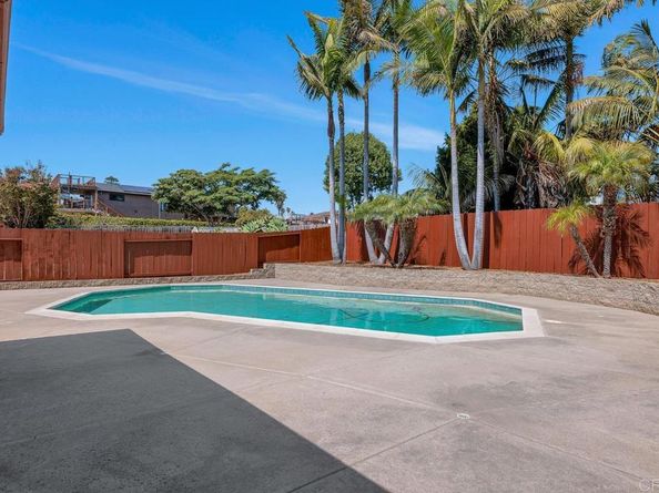 1541 Lauralynn Place, Oceanside CA 92054