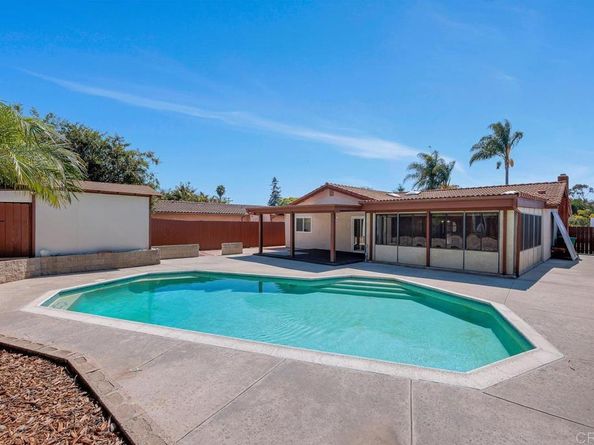 1541 Lauralynn Place, Oceanside CA 92054