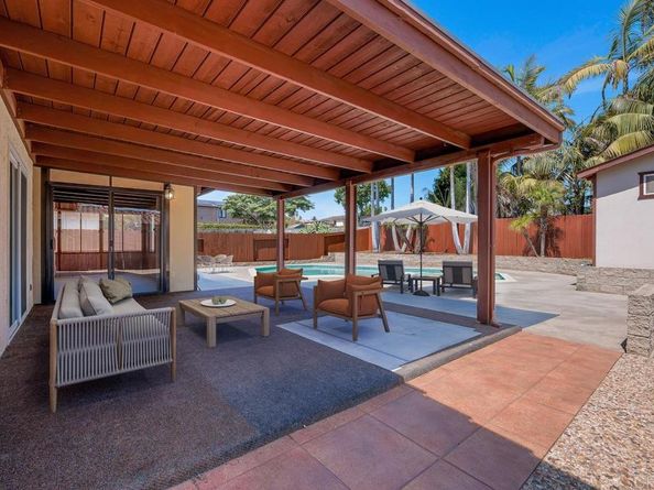 1541 Lauralynn Place, Oceanside CA 92054