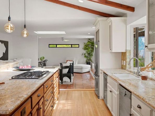 6301 Castejon Drive, La Jolla CA 92037