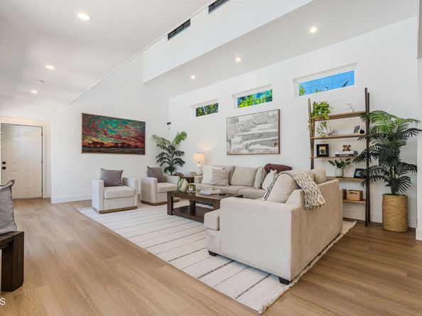 11100 Hortense Street, Toluca Lake CA 91602