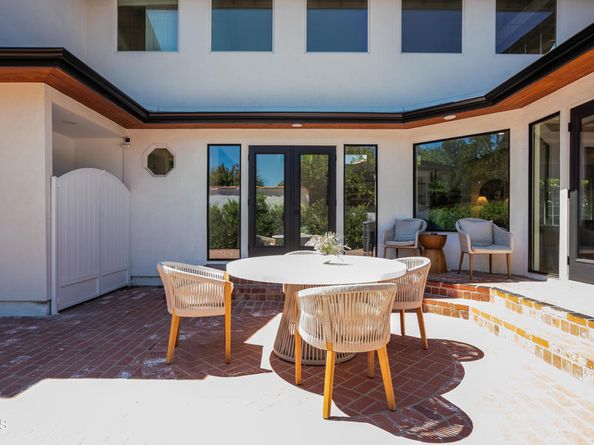 11100 Hortense Street, Toluca Lake CA 91602