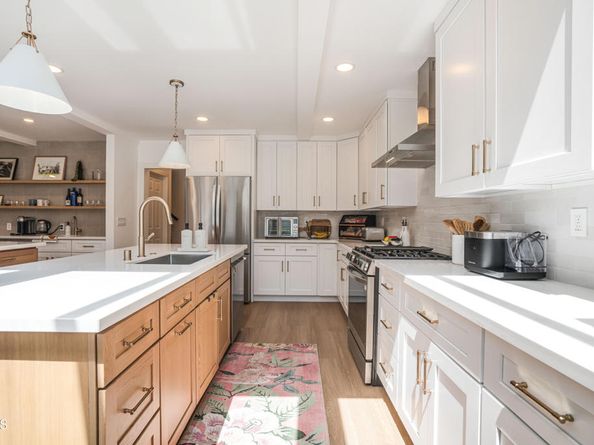 11100 Hortense Street, Toluca Lake CA 91602