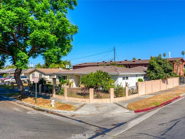 2201 W Russell Avenue, Santa Ana CA 92704