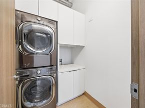 1111 S Grand Avenue PH 5, Los Angeles CA 90015