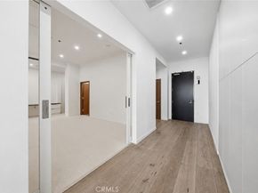 1111 S Grand Avenue PH 5, Los Angeles CA 90015