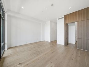 1111 S Grand Avenue PH 5, Los Angeles CA 90015