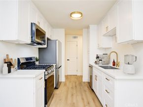 700 W La Veta D5, Orange CA 92868