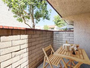 700 W La Veta D5, Orange CA 92868