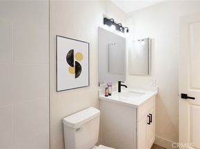 700 W La Veta D5, Orange CA 92868