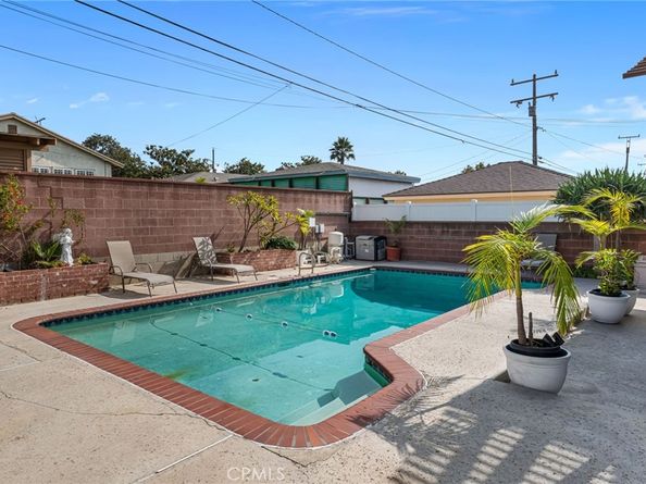 10624 S 6th Avenue, Inglewood CA 90303