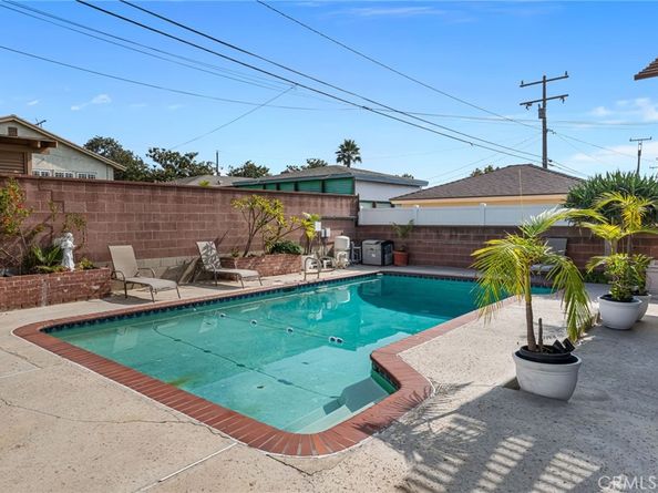 10624 S 6th Avenue, Inglewood CA 90303