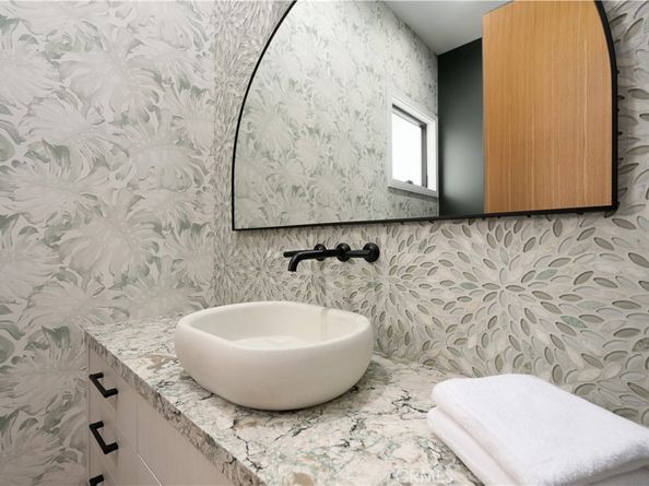 461 NW Chabela Dr., Manhattan Beach CA 90266