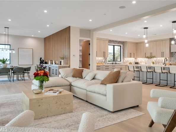 461 NW Chabela Dr., Manhattan Beach CA 90266