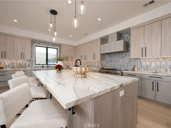 461 NW Chabela Dr., Manhattan Beach CA 90266