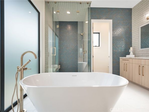 461 NW Chabela Dr., Manhattan Beach CA 90266