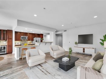 300 E 4th Street