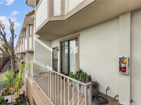 10229 Variel 12, Chatsworth CA 91311