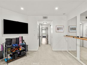 10229 Variel 12, Chatsworth CA 91311