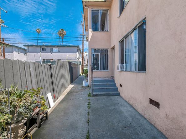 132 N Normandie, Los Angeles CA 90004