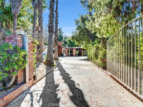 19130 Charles Street, Tarzana CA 91356