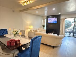 5720 Owensmouth 152, Woodland Hills CA 91367