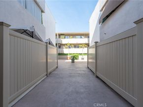 4637 Willis 110, Sherman Oaks CA 91403