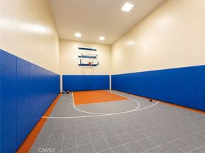 5565 Canoga Avenue 207, Woodland Hills CA 91367