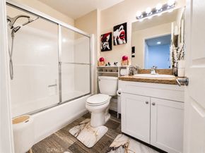 5565 Canoga Avenue 207, Woodland Hills CA 91367
