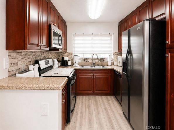 5565 Canoga Avenue 207, Woodland Hills CA 91367