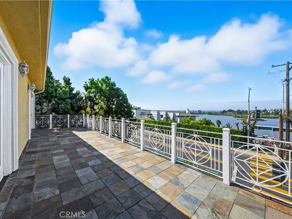 1107 Las Flores Drive, Carlsbad CA 92008