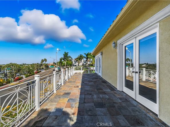 1107 Las Flores Drive, Carlsbad CA 92008
