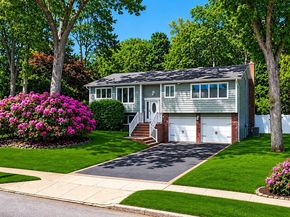 9 Quincy Lane, Smithtown NY 11787