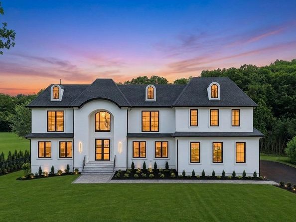 15 Folger Lane, Dix Hills NY 11746