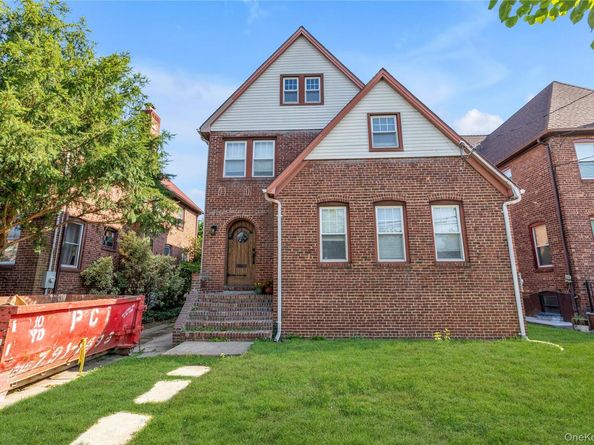 89 Trafalgar Square, Lynbrook NY 11563
