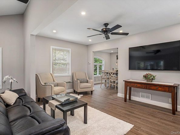 6 Marlboro Place, Bellmore NY 11710