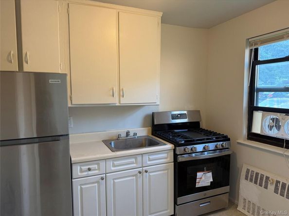 21 Lawrence Drive A, White Plains NY 10603