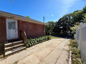 5 Robin Road, Selden NY 11784