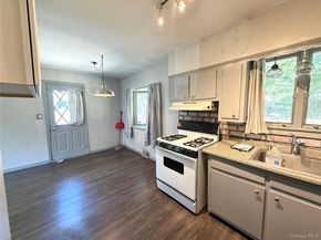 5 Robin Road, Selden NY 11784