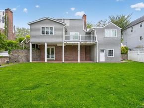 161 Greenway W, New Hyde Park NY 11040