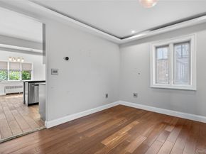 161 Greenway W, New Hyde Park NY 11040