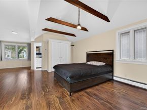 161 Greenway W, New Hyde Park NY 11040