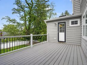 161 Greenway W, New Hyde Park NY 11040