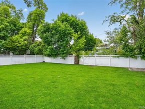 161 Greenway W, New Hyde Park NY 11040