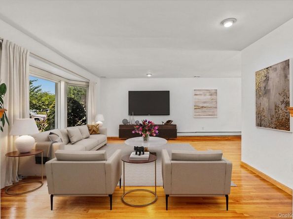 228 Robby Lane, Manhasset Hills NY 11040
