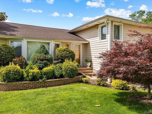 228 Robby Lane, Manhasset Hills NY 11040