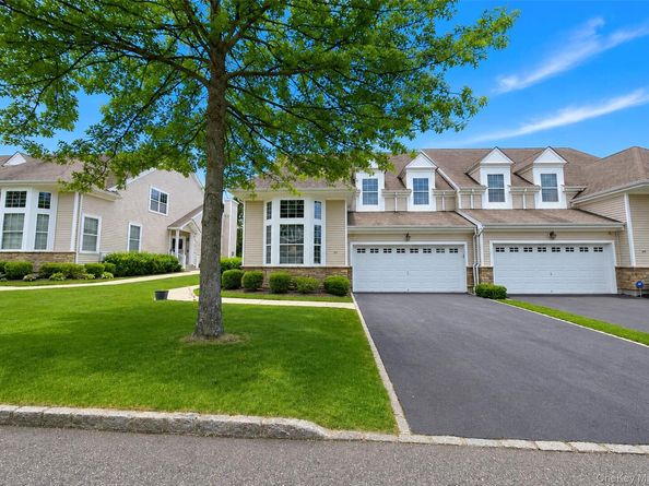 27 Toni Court, Center Moriches NY 11934