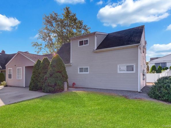 69 Wheelbarrow Lane, Wantagh NY 11793
