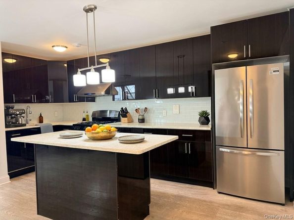 60-11 Broadway 5E, Woodside NY 11377